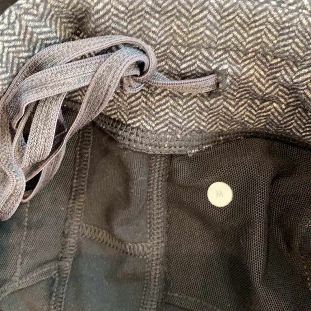 RARE Lululemon Kung Fu Pant - Size M - Picture 3 of 6